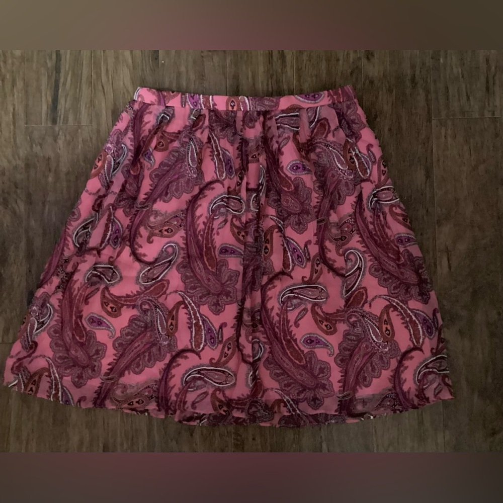 J. CREW❤️‍🔥 cute pink design skirt, everyday wear flowy material